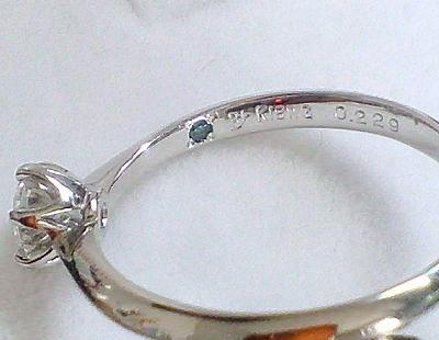 サムシングフォーを婚約指輪で - ぽってり太め・大ぶり・幅広デザイン 